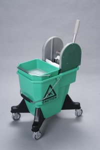 20 litre mobile bucket, 10 litre small bucket, MAX 450 wringer combo - green